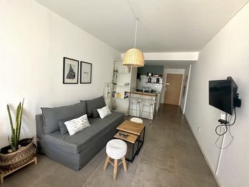 Divino monoambiente con amenities. Todo luz!!