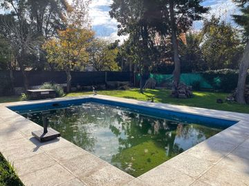 En Venta | Hermosa Casa - Quinta en Moreno con Amplio Parque, Pileta, y Quincho - Sobre calle Faraday y Galileo Galilei - Zona de Quintas