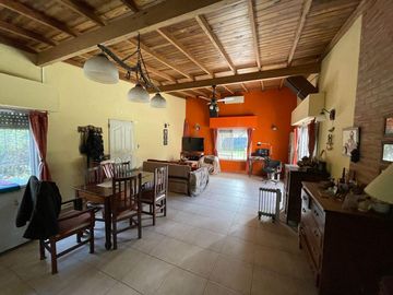 En Venta | Hermosa Casa - Quinta en Moreno con Amplio Parque, Pileta, y Quincho - Sobre calle Faraday y Galileo Galilei - Zona de Quintas
