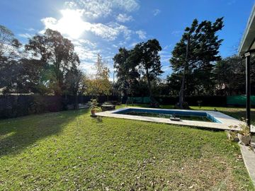 En Venta | Hermosa Casa - Quinta en Moreno con Amplio Parque, Pileta, y Quincho - Sobre calle Faraday y Galileo Galilei - Zona de Quintas