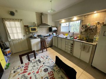 En Venta | Hermosa Casa - Quinta en Moreno con Amplio Parque, Pileta, y Quincho - Sobre calle Faraday y Galileo Galilei - Zona de Quintas
