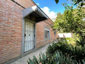 En Venta | Hermosa Casa - Quinta en Moreno con Amplio Parque, Pileta, y Quincho - Sobre calle Faraday y Galileo Galilei - Zona de Quintas