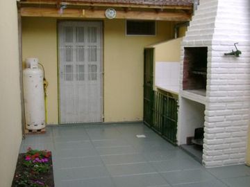 Impecable dúplex 3 ambientes, con patio y parrilla - San Bernardo Del Tuyu