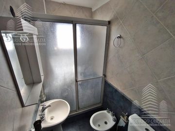 EXCELENTE Y ESPECTACULAR DEPARTAMENTO!! 3 AMB. SOBRE CHIOZZA-CON COCHERA Y BALCON A LA CALLE!!