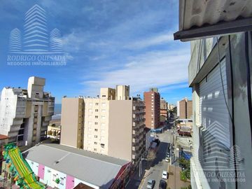 EXCELENTE Y ESPECTACULAR DEPARTAMENTO!! 3 AMB. SOBRE CHIOZZA-CON COCHERA Y BALCON A LA CALLE!!