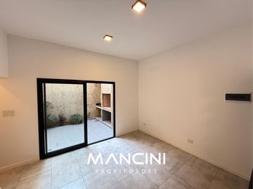 PH en venta  de 2 ambientes con patio y parrilla - San Martín Centro