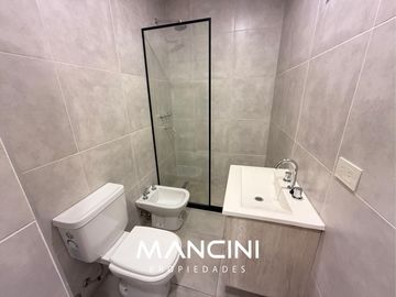 PH en venta  de 2 ambientes con patio y parrilla - San Martín Centro