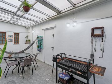 Quintino Bocayuva 600  PH reciclado en dos plantas de 5 ambientes con garage  Almagro