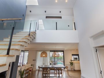 Casa en barrio  Don mateo, A ESTRENAR.