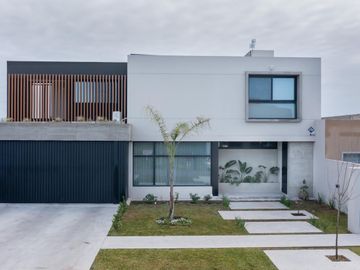 Casa en barrio  Don mateo, A ESTRENAR.