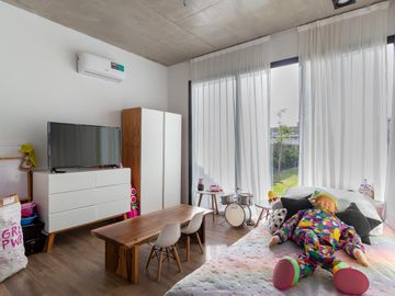 Casa en barrio  Don mateo, A ESTRENAR.