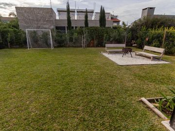 Casa en barrio  Don mateo, A ESTRENAR.