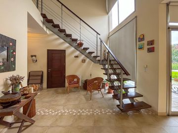 Casa de 3-4 dormitorios con pileta en San Marino - Funes Hills