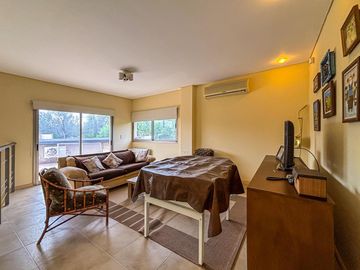 Casa de 3-4 dormitorios con pileta en San Marino - Funes Hills