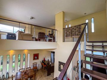 Casa de 3-4 dormitorios con pileta en San Marino - Funes Hills