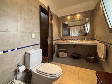 Casa de 3-4 dormitorios con pileta en San Marino - Funes Hills