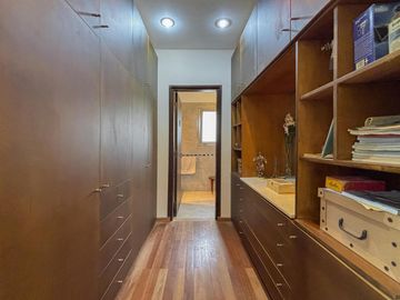 Casa de 3-4 dormitorios con pileta en San Marino - Funes Hills