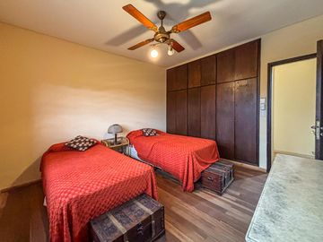 Casa de 3-4 dormitorios con pileta en San Marino - Funes Hills