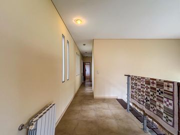 Casa de 3-4 dormitorios con pileta en San Marino - Funes Hills