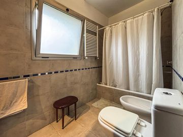 Casa de 3-4 dormitorios con pileta en San Marino - Funes Hills
