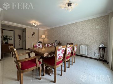 Venta de Departamento 4 ambientes con cochera y baulera en Quilmes Centro