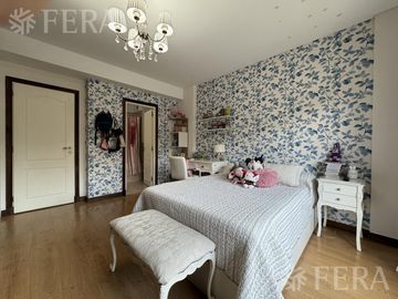 Venta de Departamento 4 ambientes con cochera y baulera en Quilmes Centro