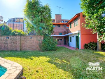 Casa en venta de 5 amb y gran jardín con pileta en Villa Martelli