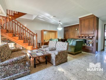 Casa en venta de 5 amb y gran jardín con pileta en Villa Martelli