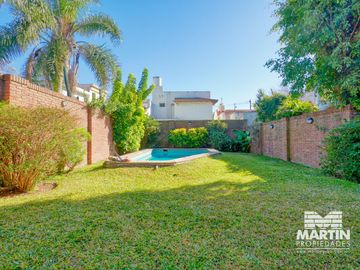 Casa en venta de 5 amb y gran jardín con pileta en Villa Martelli