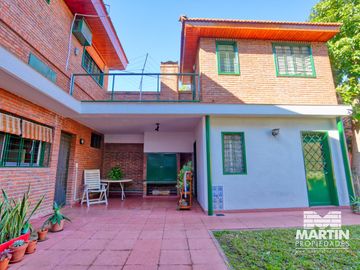 Casa en venta de 5 amb y gran jardín con pileta en Villa Martelli