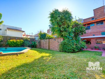 Casa en venta de 5 amb y gran jardín con pileta en Villa Martelli