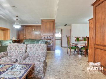 Casa en venta de 5 amb y gran jardín con pileta en Villa Martelli