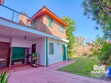 Casa en venta de 5 amb y gran jardín con pileta en Villa Martelli