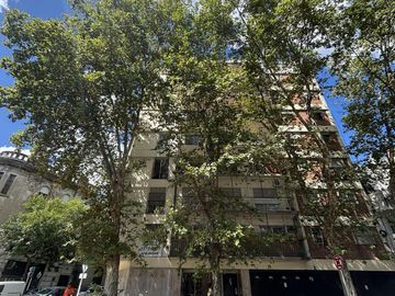 Venta Departamento en Palermo, 4 Ambientes, Toilette y Baño, Al Frente c/ Balcón, 4º Piso