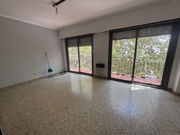 Venta Departamento en Palermo, 4 Ambientes, Toilette y Baño, Al Frente c/ Balcón, 4º Piso