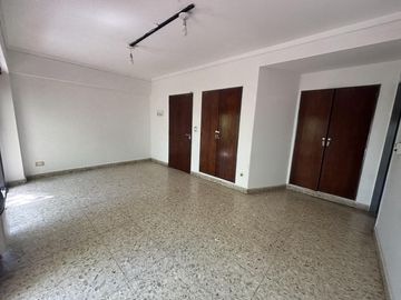 Venta Departamento en Palermo, 4 Ambientes, Toilette y Baño, Al Frente c/ Balcón, 4º Piso