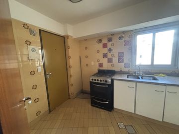Venta Departamento en Palermo, 4 Ambientes, Toilette y Baño, Al Frente c/ Balcón, 4º Piso