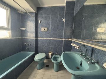 Venta Departamento en Palermo, 4 Ambientes, Toilette y Baño, Al Frente c/ Balcón, 4º Piso