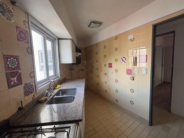 Venta Departamento en Palermo, 4 Ambientes, Toilette y Baño, Al Frente c/ Balcón, 4º Piso