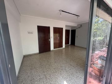 Venta Departamento en Palermo, 4 Ambientes, Toilette y Baño, Al Frente c/ Balcón, 4º Piso