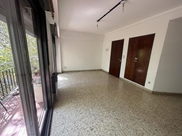 Venta Departamento en Palermo, 4 Ambientes, Toilette y Baño, Al Frente c/ Balcón, 4º Piso