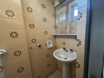 Venta Departamento en Palermo, 4 Ambientes, Toilette y Baño, Al Frente c/ Balcón, 4º Piso