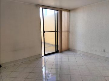 ESTUPENDA CASA EN NOVELISTAS A UNOS PASOS DEL PERI
