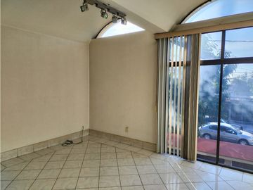 ESTUPENDA CASA EN NOVELISTAS A UNOS PASOS DEL PERI