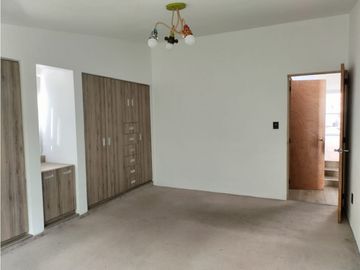 REESTRENA CÓMODA CASA EN SATELITE DE UN PISO EN CALLE CERRADA