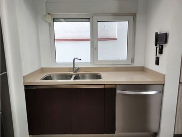 REESTRENA CÓMODA CASA EN SATELITE DE UN PISO EN CALLE CERRADA