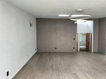 CÓMODA CASA EN SATELITE DE UN PISO EN CALLE CERRADA DE DOS RECMARAS