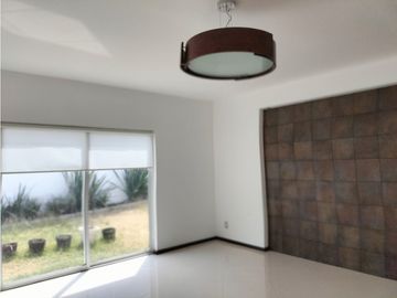 EXCLUSIVA RESIDENCIA EN PRADO LARGO, CON BUENOS ACABADOS