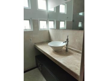 EXCLUSIVA RESIDENCIA EN PRADO LARGO, CON BUENOS ACABADOS