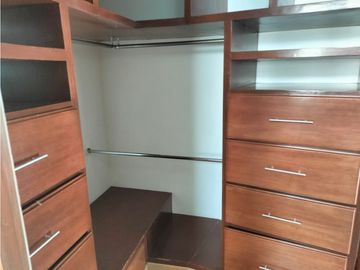 EXCLUSIVA RESIDENCIA EN PRADO LARGO, CON BUENOS ACABADOS